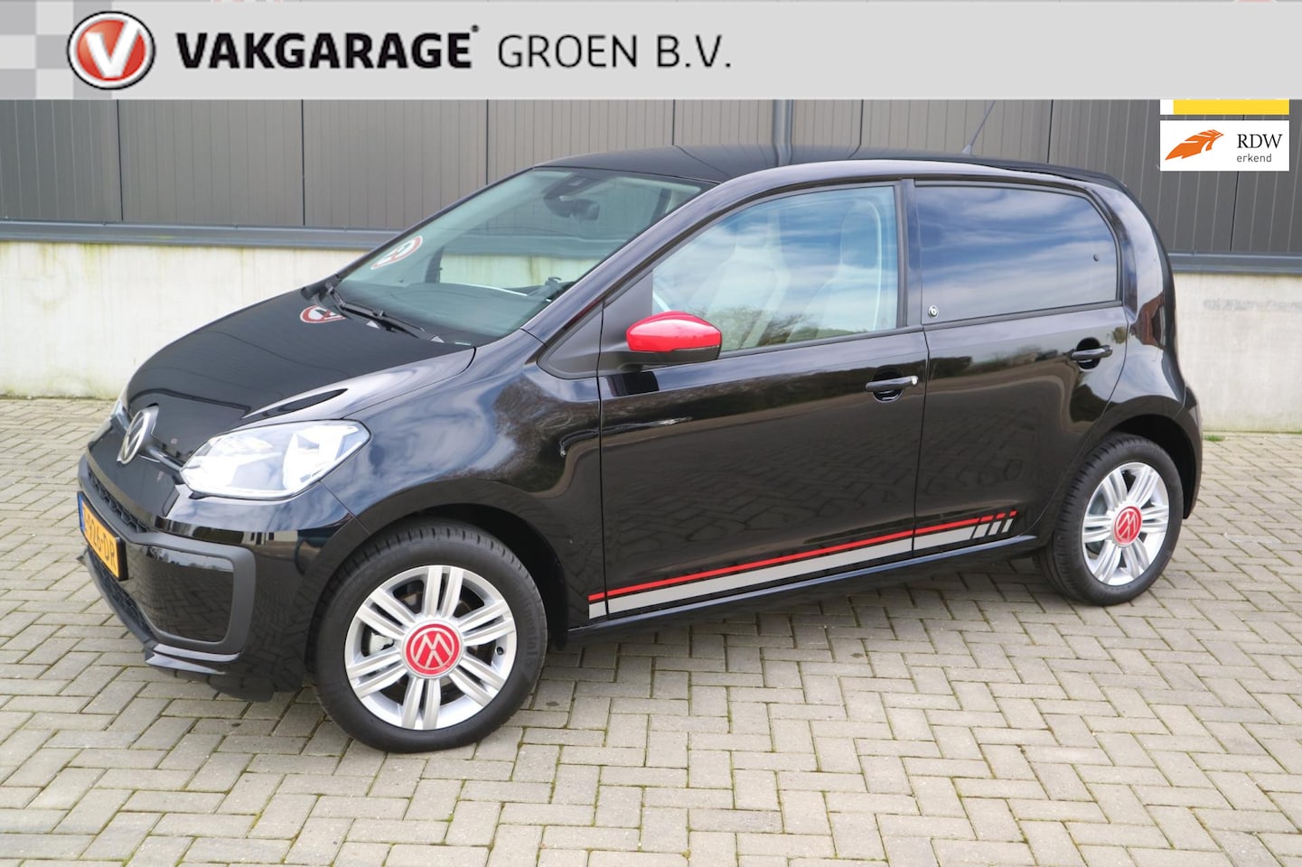 Volkswagen Up! - 1.0 Beatsaudio / airco / l.m. velgen / striping ! - AutoWereld.nl