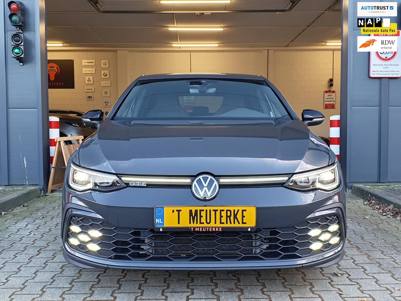 Volkswagen Golf - 1.4 TSI GTE BLACK-STYLE / F.GARANTIE / NWE BEURT+APK / KEYLESS / CAMERA / VIRTUAL / ALCANT - AutoWereld.nl