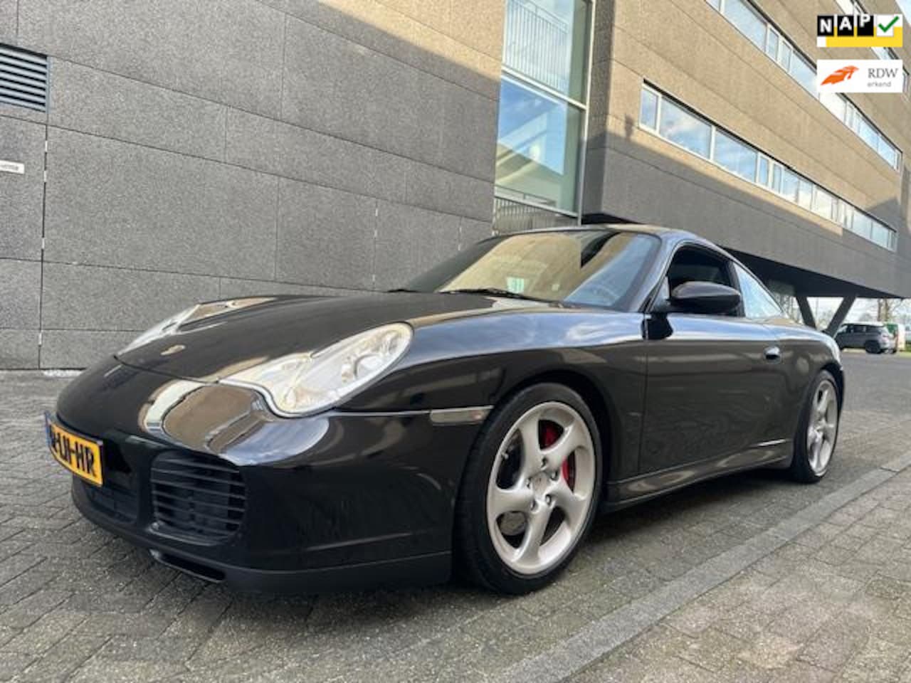 Porsche 911 - 3.6 Coupé Carrera 4S AUTOMAAT CLIMAT BJ 1-2003 APK 1-2025 - AutoWereld.nl