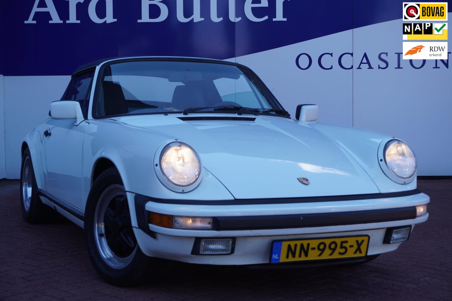 Porsche 911 Cabrio - 3.2 G50 BAK Elek-Kap+Volleder+Airco = TOTAAL ORIGINEEL + LAATSE DIE GEMAAKT IS !! 1989!! - AutoWereld.nl