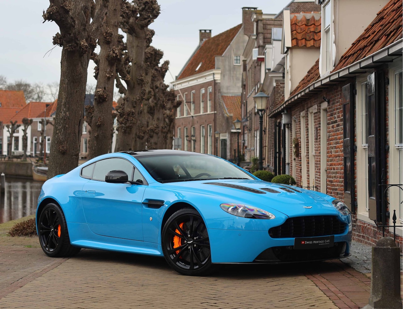 Aston Martin Vantage - 6.0 V12 Vantage *Elwood Blue*Handbak*B&O*Carbon* - AutoWereld.nl