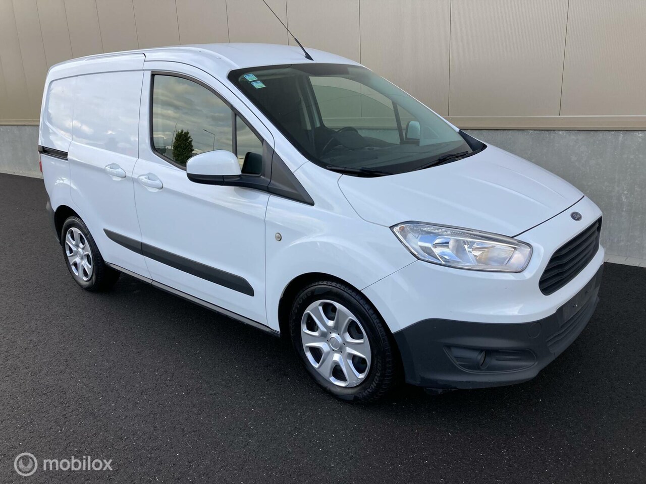 Ford Transit Courier - 1.5 TDCI AIRCO EURO 6 € 4999,- EXCL BTW - AutoWereld.nl