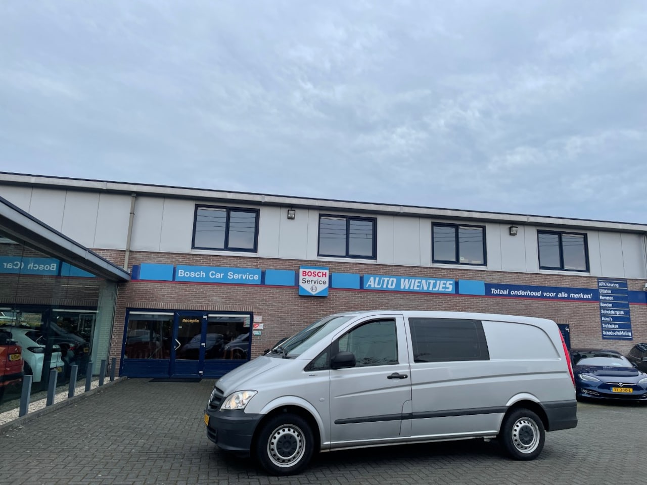 Mercedes-Benz Vito - 113 CDI Aut | Lang DubCab Comfort+ | Leer | Airco - AutoWereld.nl