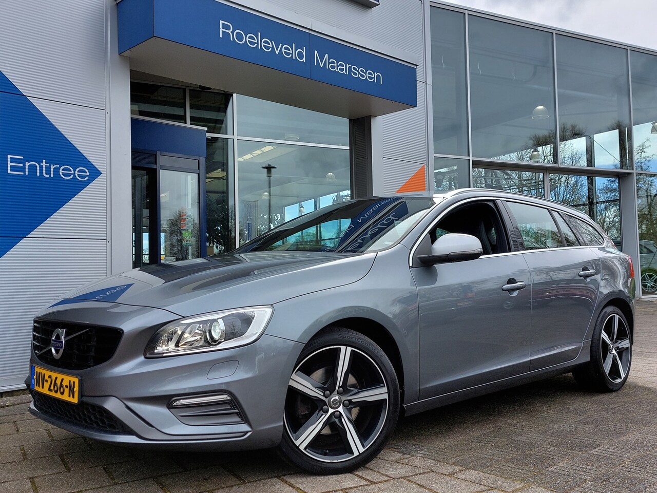 Volvo V60 - 2.0 T3 Nordic+ Sport R-Design | Origineel NL | Navi | Bi-Xenon | Clima | Cruise | Pdc | Sp - AutoWereld.nl