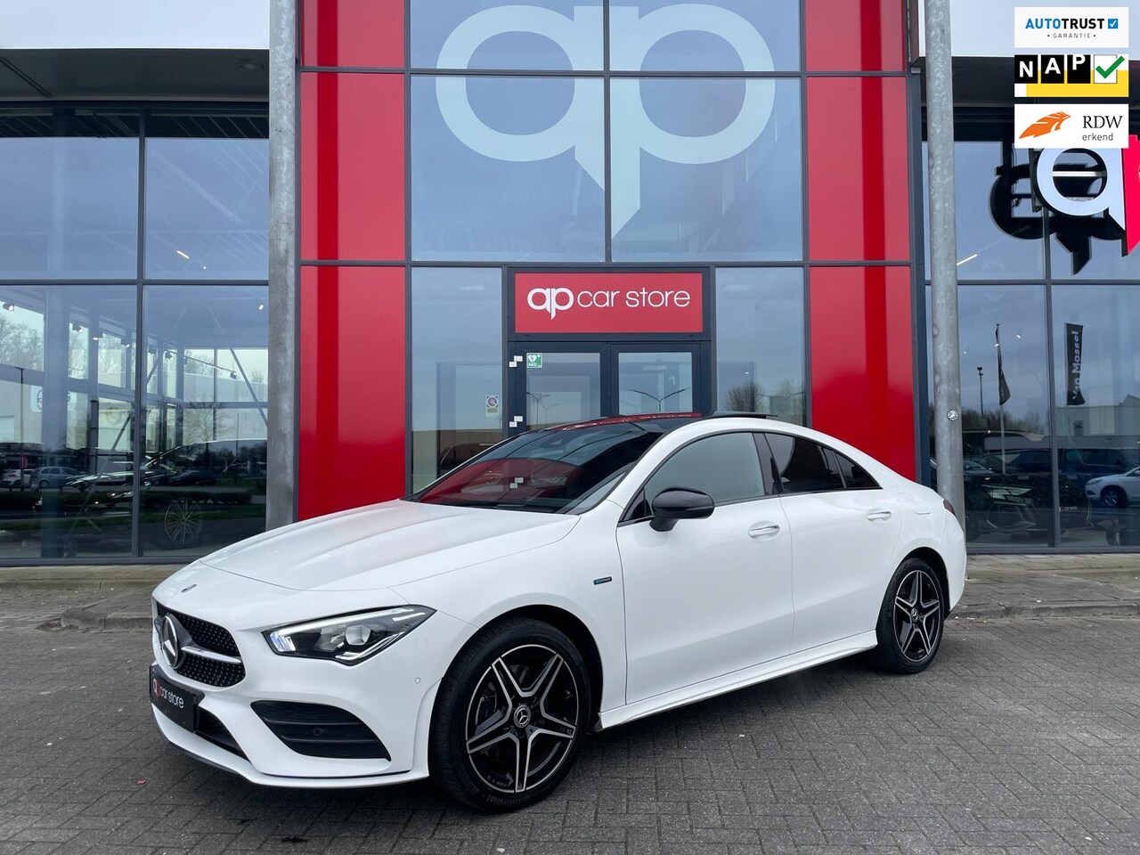 Mercedes-Benz CLA-Klasse - 250 e Hybride AMG Night pakket Panorama Ambient light - AutoWereld.nl