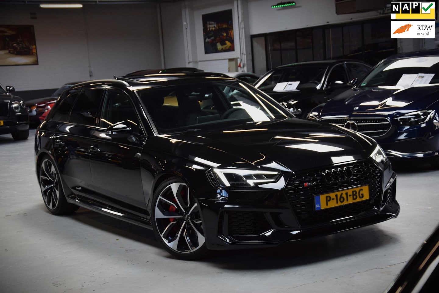 Audi RS4 - Avant 2.9 TFSI RS 4 Quattro Panoramadak|Massage|Matrix|Black|450pk!!|B&O| - AutoWereld.nl