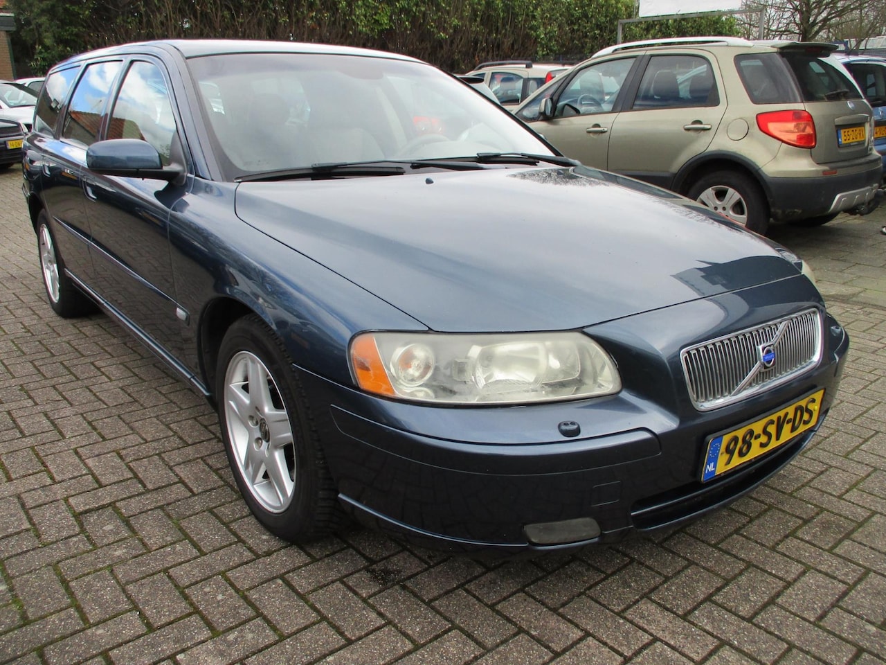 Volvo V70 - 2.4 D5 Edition II AIRCO! NAVI! XENON! TREKHAAK! - AutoWereld.nl