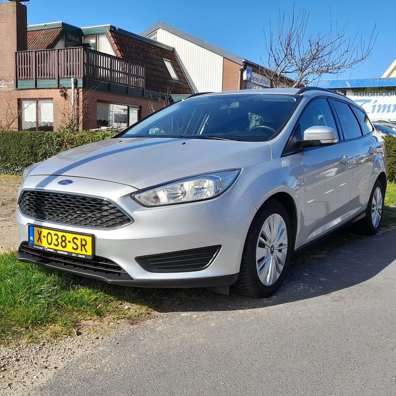 Ford Focus Wagon - 1.0 125 Pk Ecoboost, verwarmde stoelen + Voorraam - AutoWereld.nl