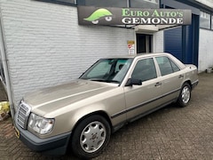 Mercedes-Benz 200-280 (W123) - 230 E ORGINEEL NL AUTO