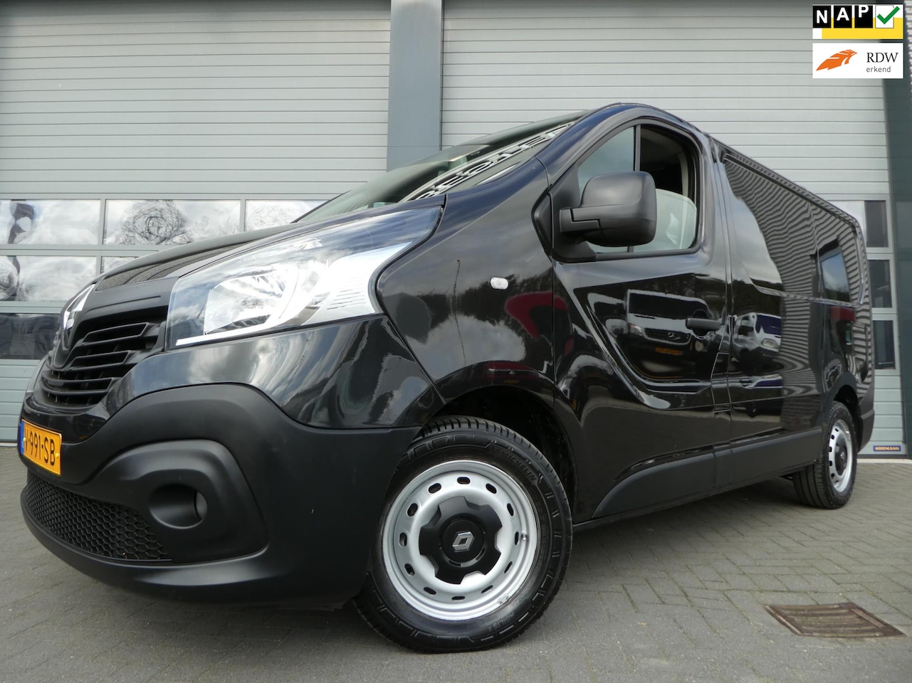 Renault Trafic - 1.6 dCi T27 L1H1 airco navigatie 3 zits - AutoWereld.nl