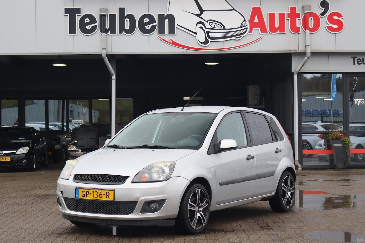 Ford Fiesta - 1.4-16V Ambiente Airco, Lichtmetalen wielen, Radio cd speler, Elektrische ramen - AutoWereld.nl