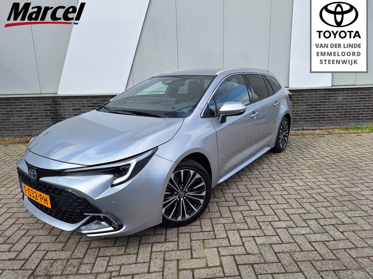 Toyota Corolla Touring Sports - Touring Sports 1.8 Hybrid First Edition | PDC v+a | Navi | - AutoWereld.nl