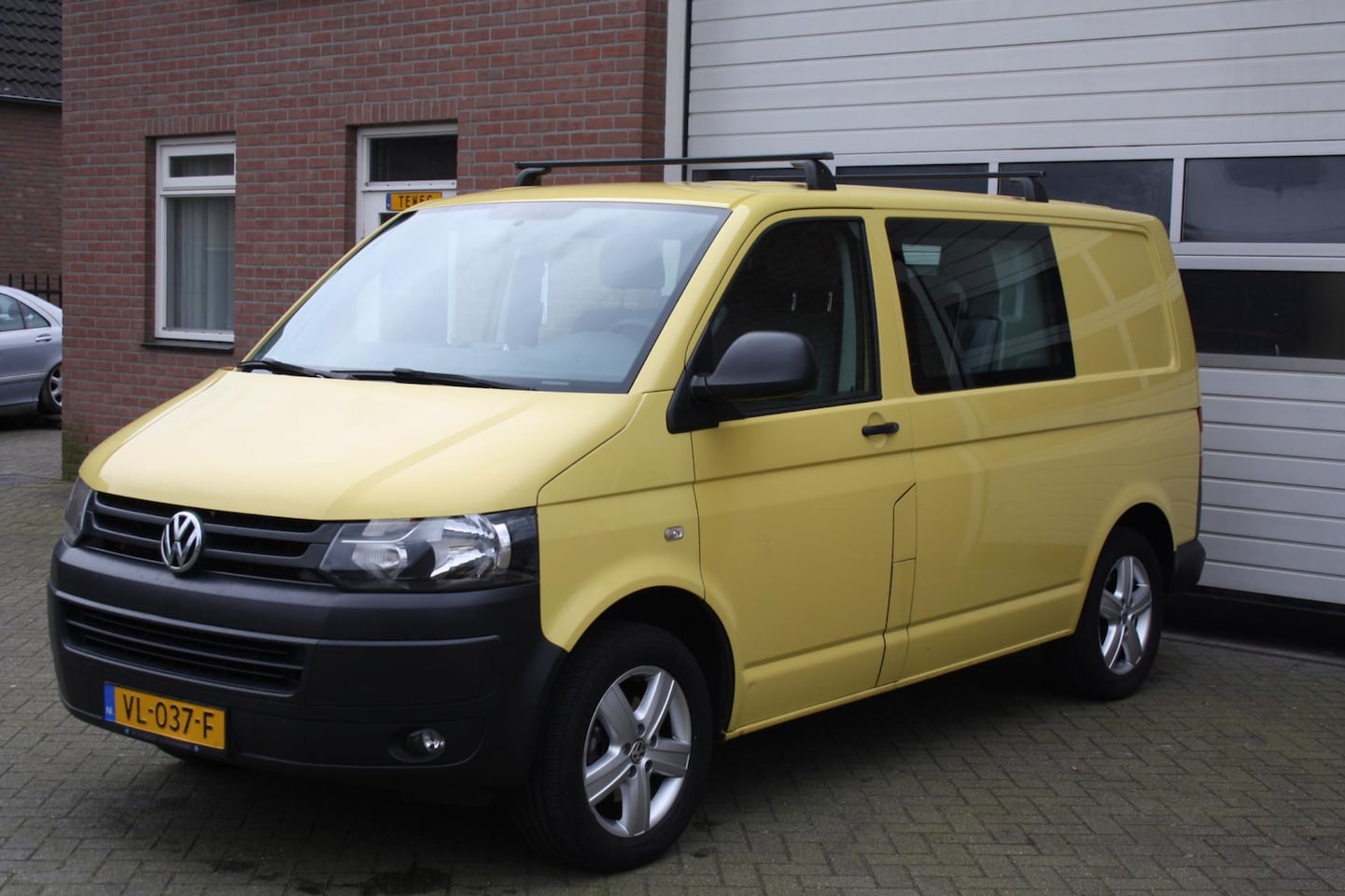 Volkswagen Transporter - 2.0 TDI L1H1 5persoons airco.cruise control.trekhaak.imperiaal. - AutoWereld.nl