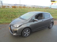 Toyota Yaris - yaris 1.0 benzine 5 deurs airco ecc lmv navigatie pdc