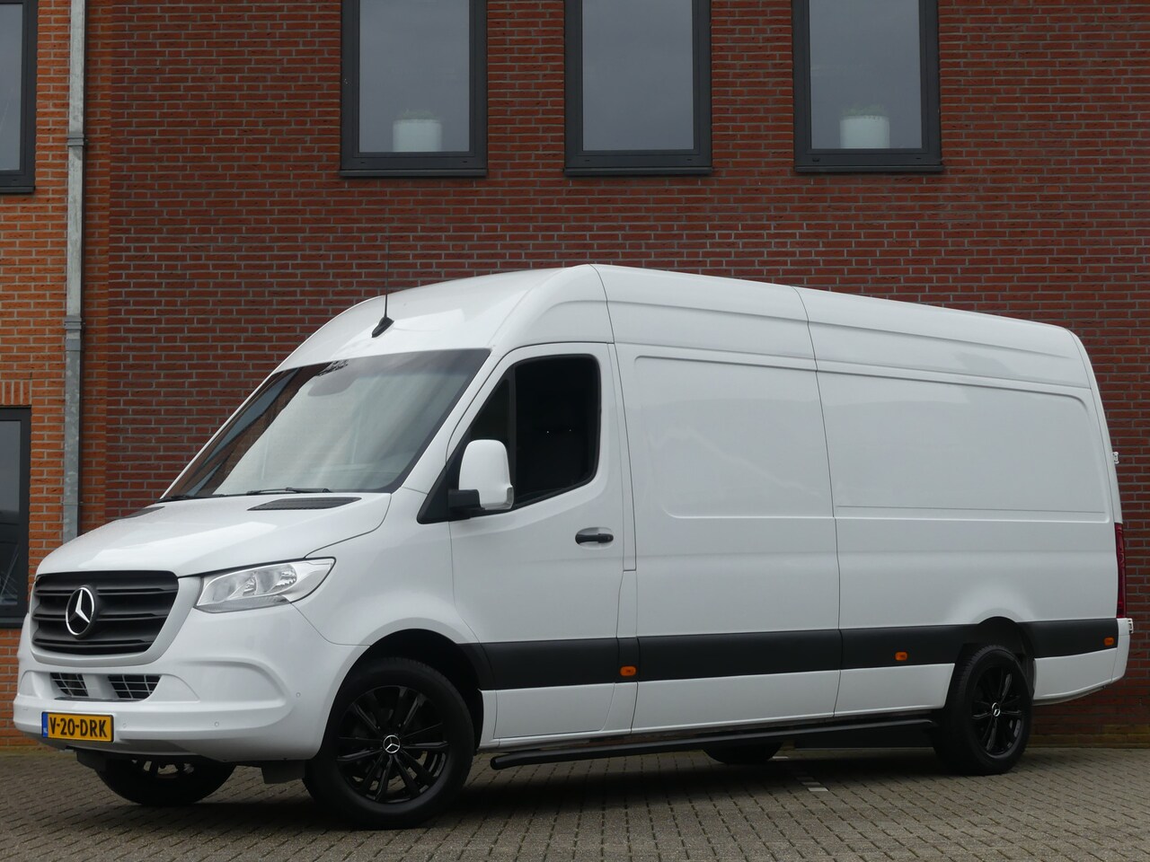 Mercedes-Benz Sprinter - 317 CDI L3H2 Automaat Cruise control/Camera/PDC/Airco - AutoWereld.nl