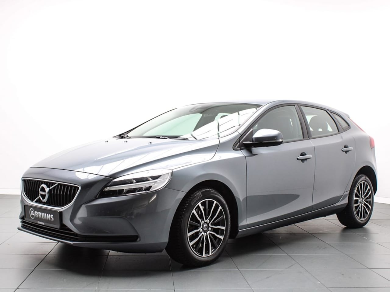 Volvo V40 - 1.5 T2 Polar+ Automaat, Stoelverwarming, Navigatie, pdc, DAB - AutoWereld.nl