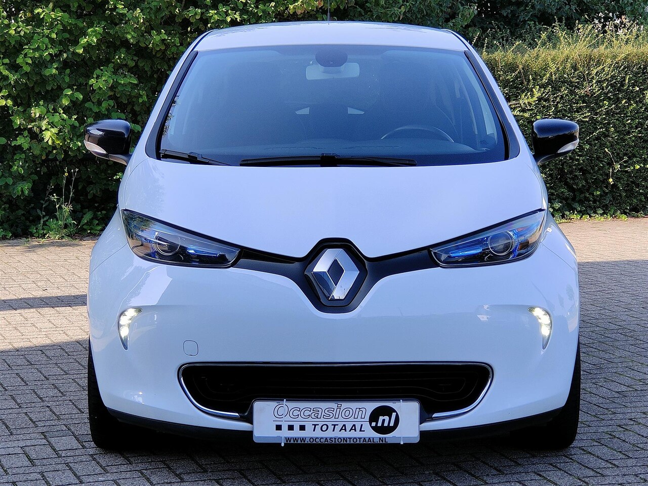 Renault Zoe - R110 Limited 41 kWh (2000 euro subsidie) | Keyless | Camera | Climate | DAB - AutoWereld.nl