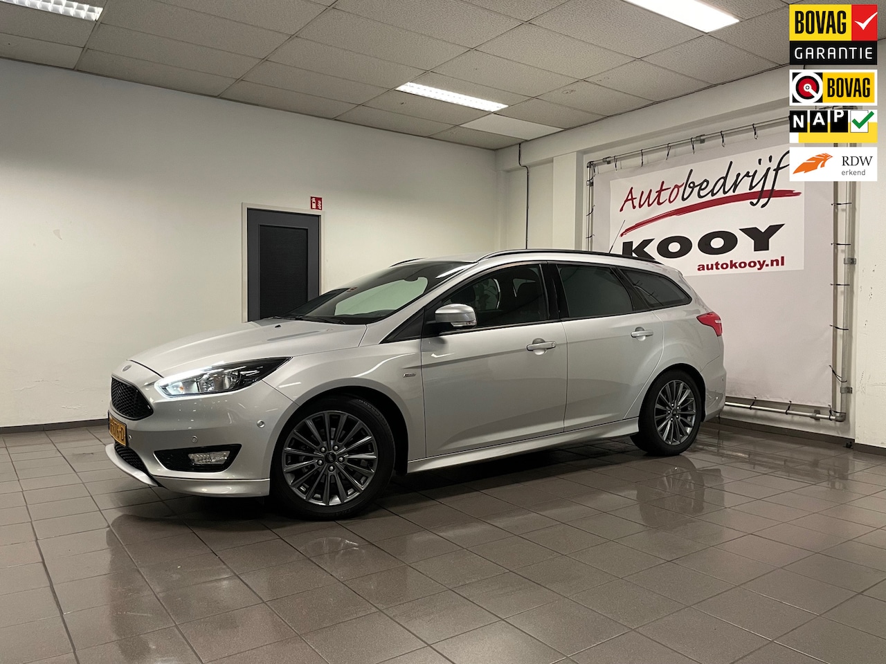 Ford Focus Wagon - 1.0 ST-Line * LED / Navigatie / Cruise control * - AutoWereld.nl