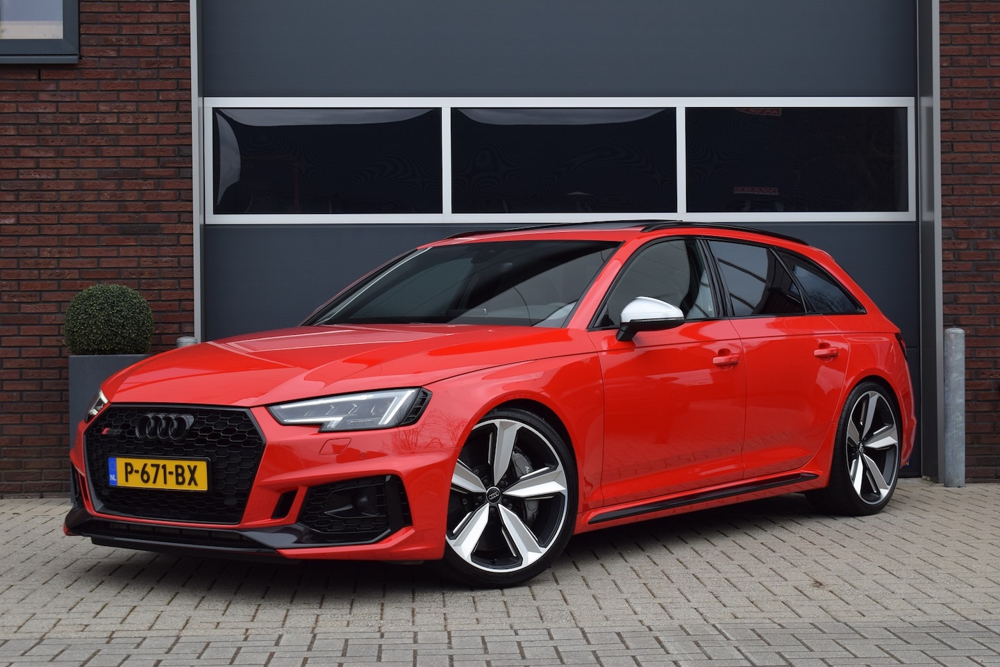 Audi RS4 - 2.9 TFSI 450pk Quattro Keramisch - Pano - HUD - AutoWereld.nl