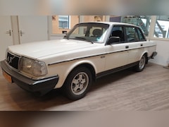 Volvo 240 - 2.3 DL US version