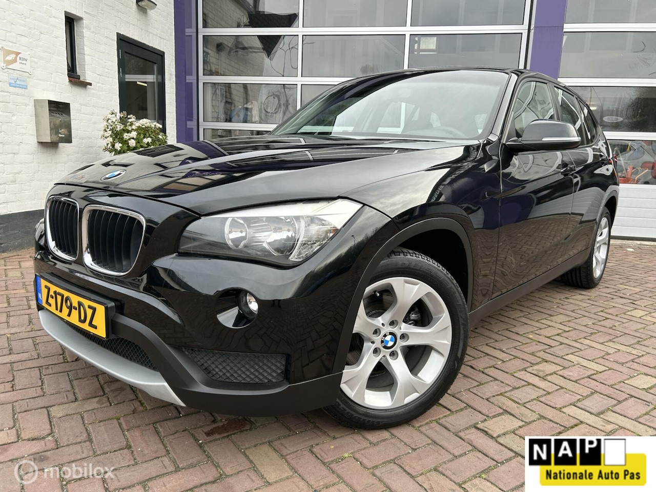 BMW X1 - sDrive18i * AUTOMAAT * NAVIGATIE * AIRCO * - AutoWereld.nl