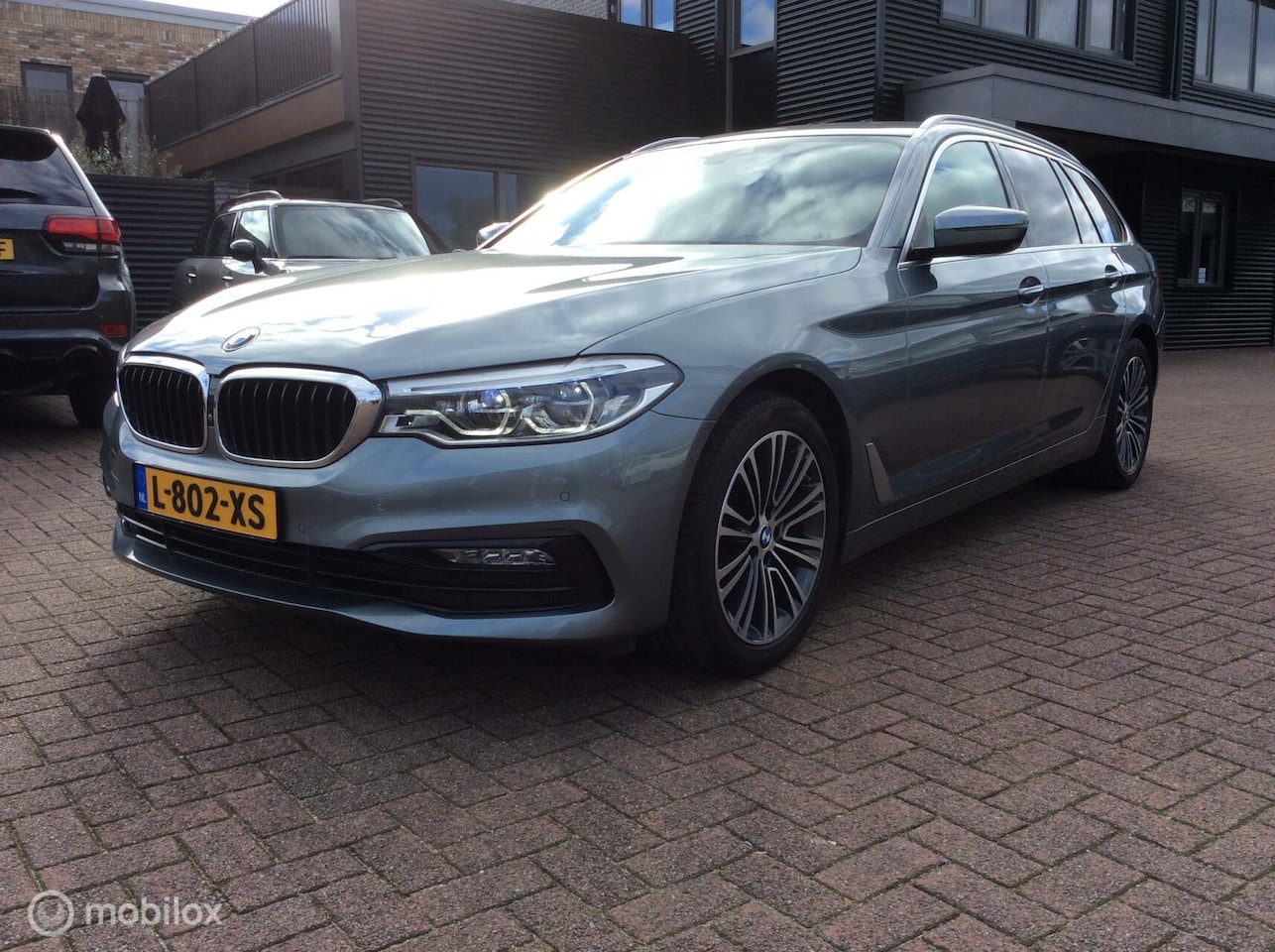 BMW 5-serie Touring - 520d High Executive Head up leder M-st 18" - AutoWereld.nl