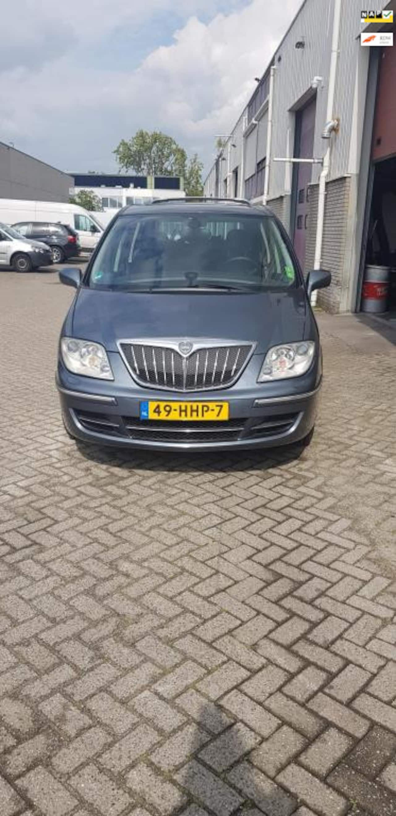 Lancia Phedra - 2.2 JTD Platino 2.2 JTD Platino - AutoWereld.nl