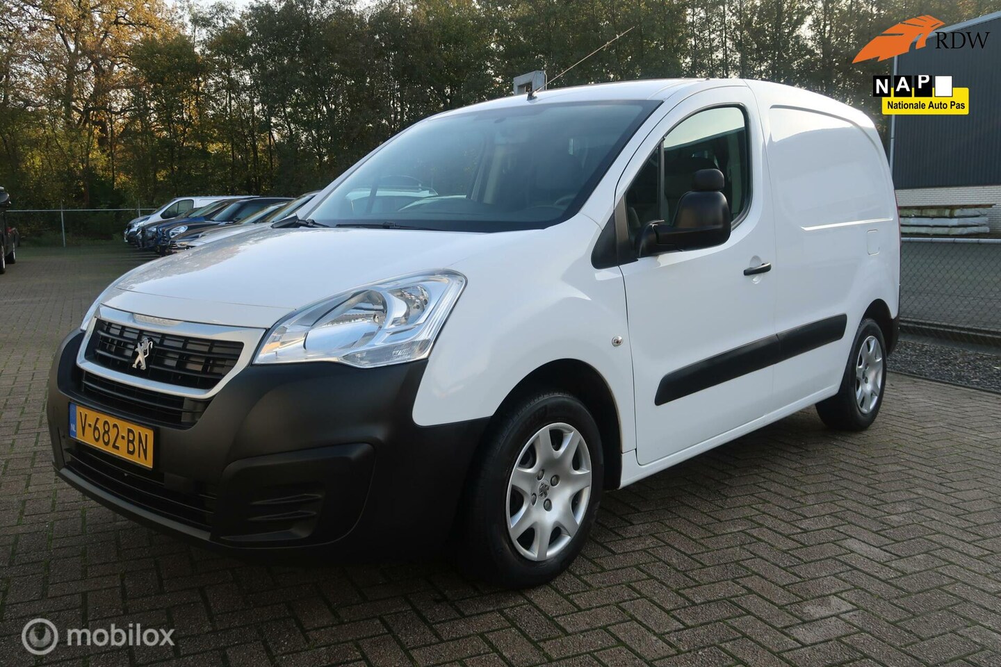 Peugeot Partner - bestel 1.6 BlueHDi XT S&S AUTOMAAT.TREKHAAK - AutoWereld.nl