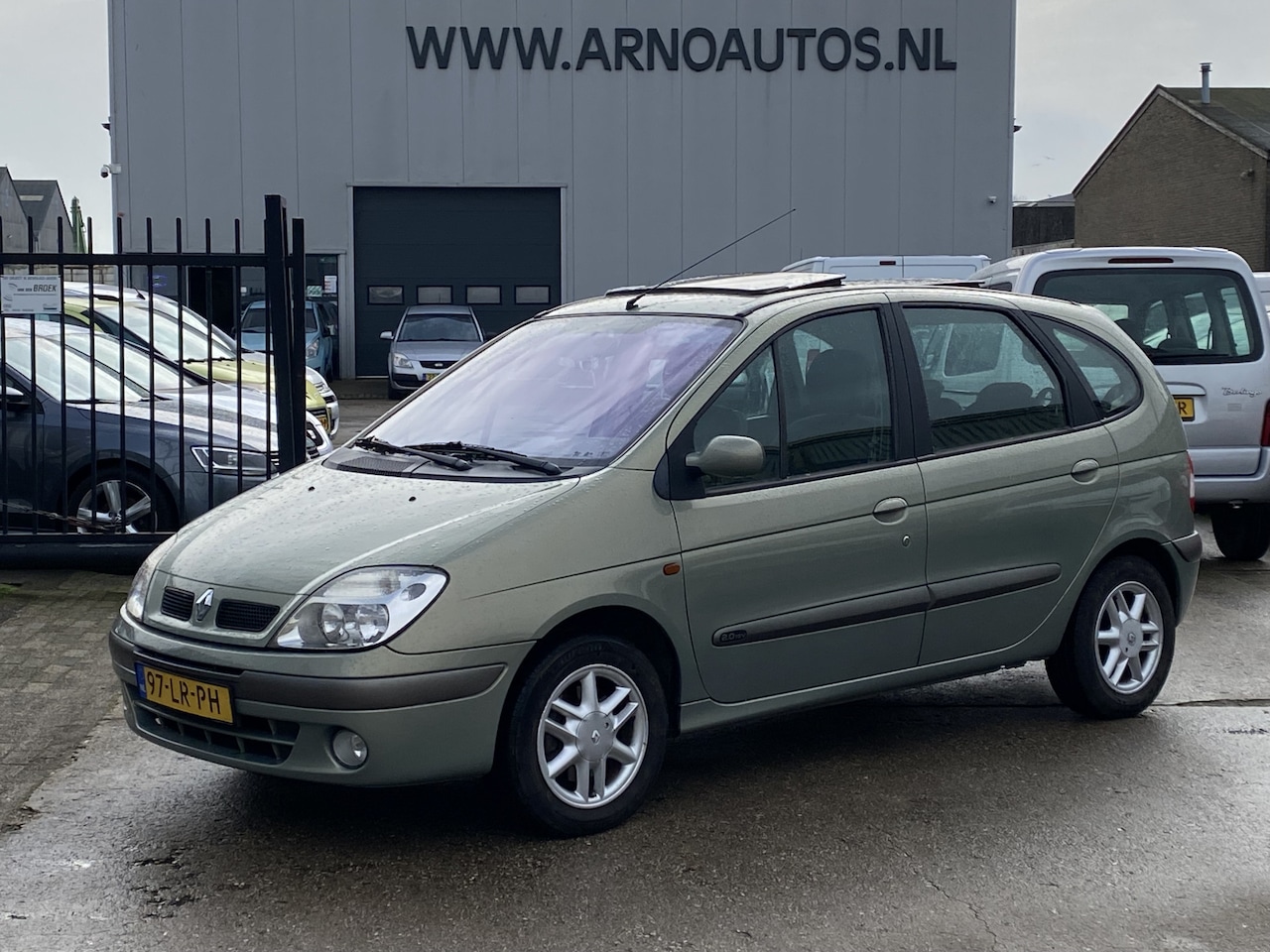 Renault Scénic - 2.0-16V Expression 2.0-16V 139 PK Expression, AIRCO(CLIMA), APK TOT 15-03-2025, 2X ELEK-SCHUIF/KANTELDAK, ELE - AutoWereld.nl