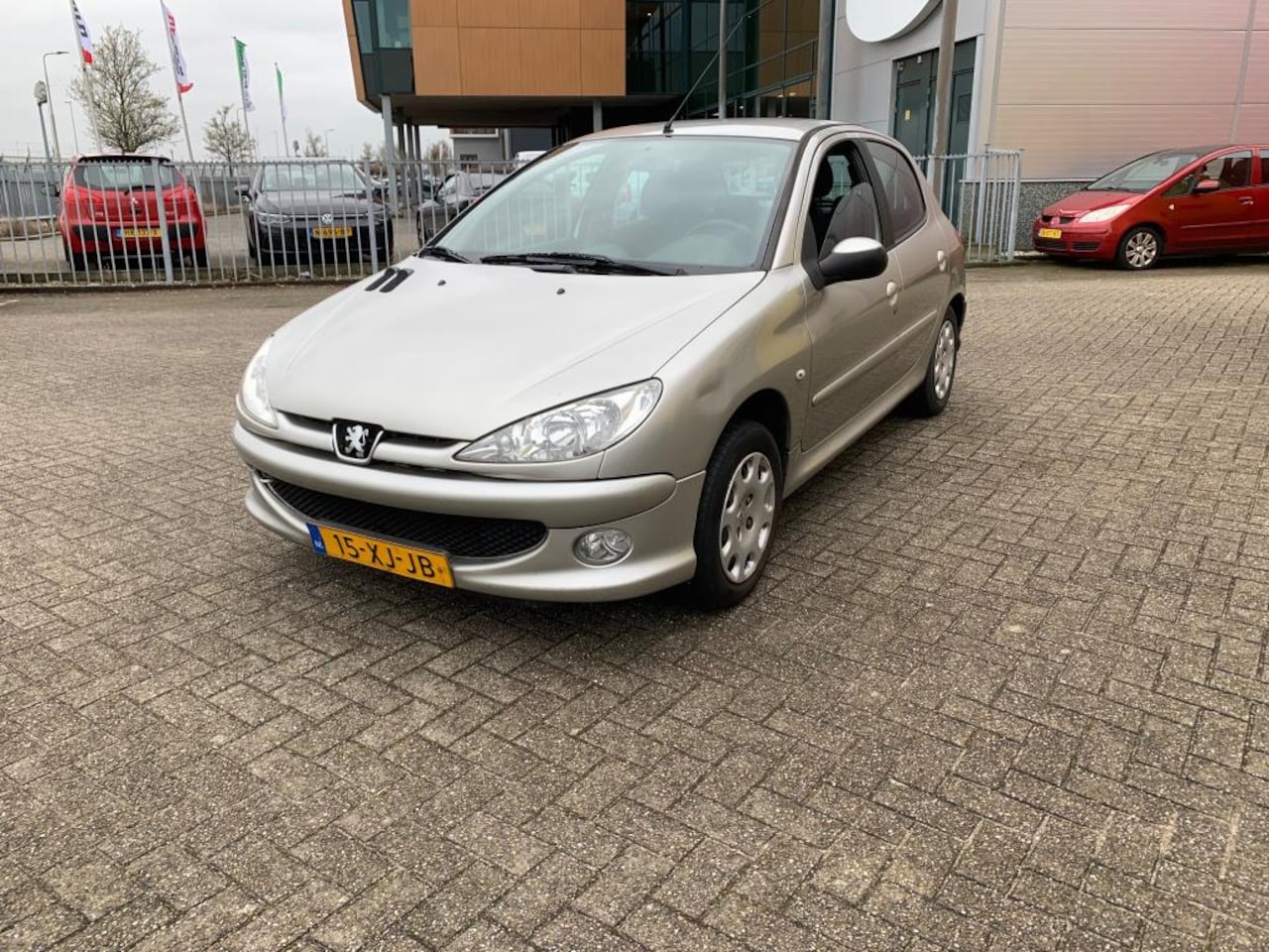 Peugeot 206 - 1.4 Forever Grijs 2007 Stuurbekr Elek ramen 5drs - AutoWereld.nl