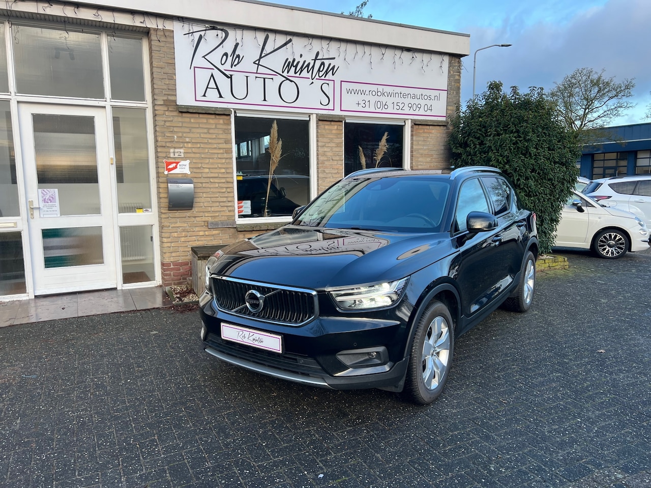 Volvo XC40 - 1.5 T2 Momentum Automaat / Camera / Navigatie - AutoWereld.nl