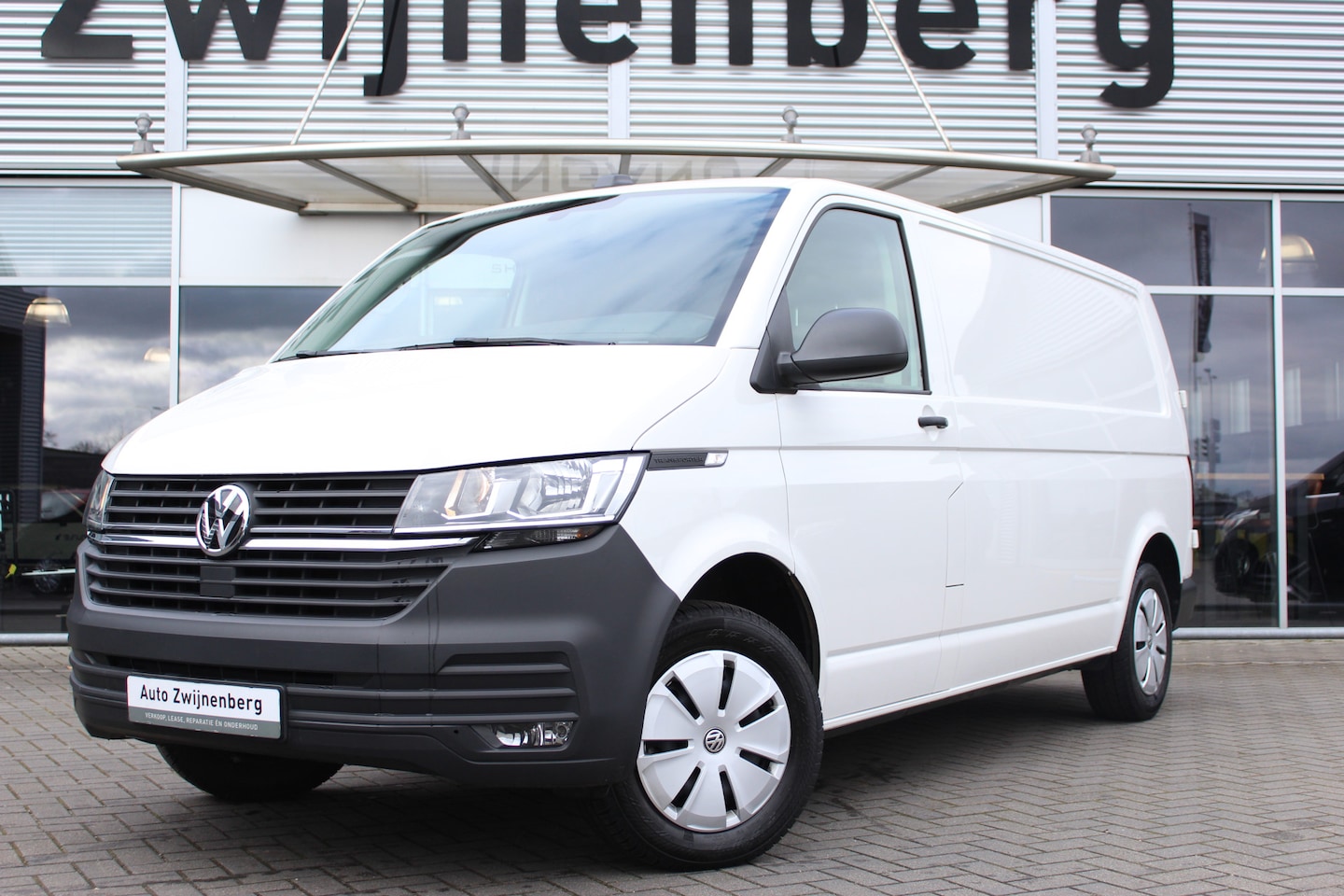 Volkswagen Transporter - 2.0 TDI L2H1 28 | PDC | Navi | Trekhaak | - AutoWereld.nl