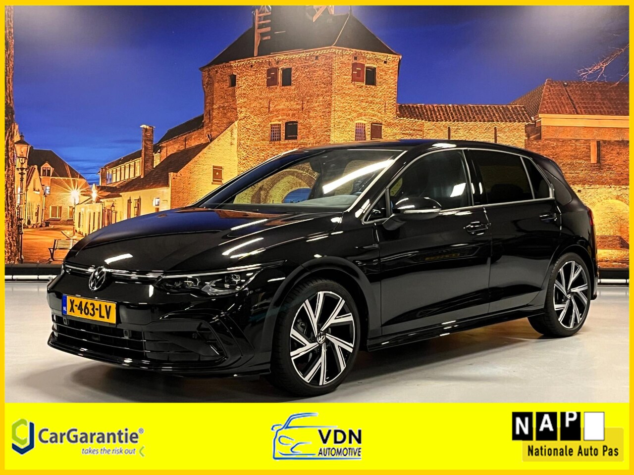 Volkswagen Golf - 1.5 eTSI R-Line Automaat ACC LED Camera - AutoWereld.nl