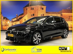 Volkswagen Golf - 1.5 eTSI R-Line Automaat ACC LED Camera