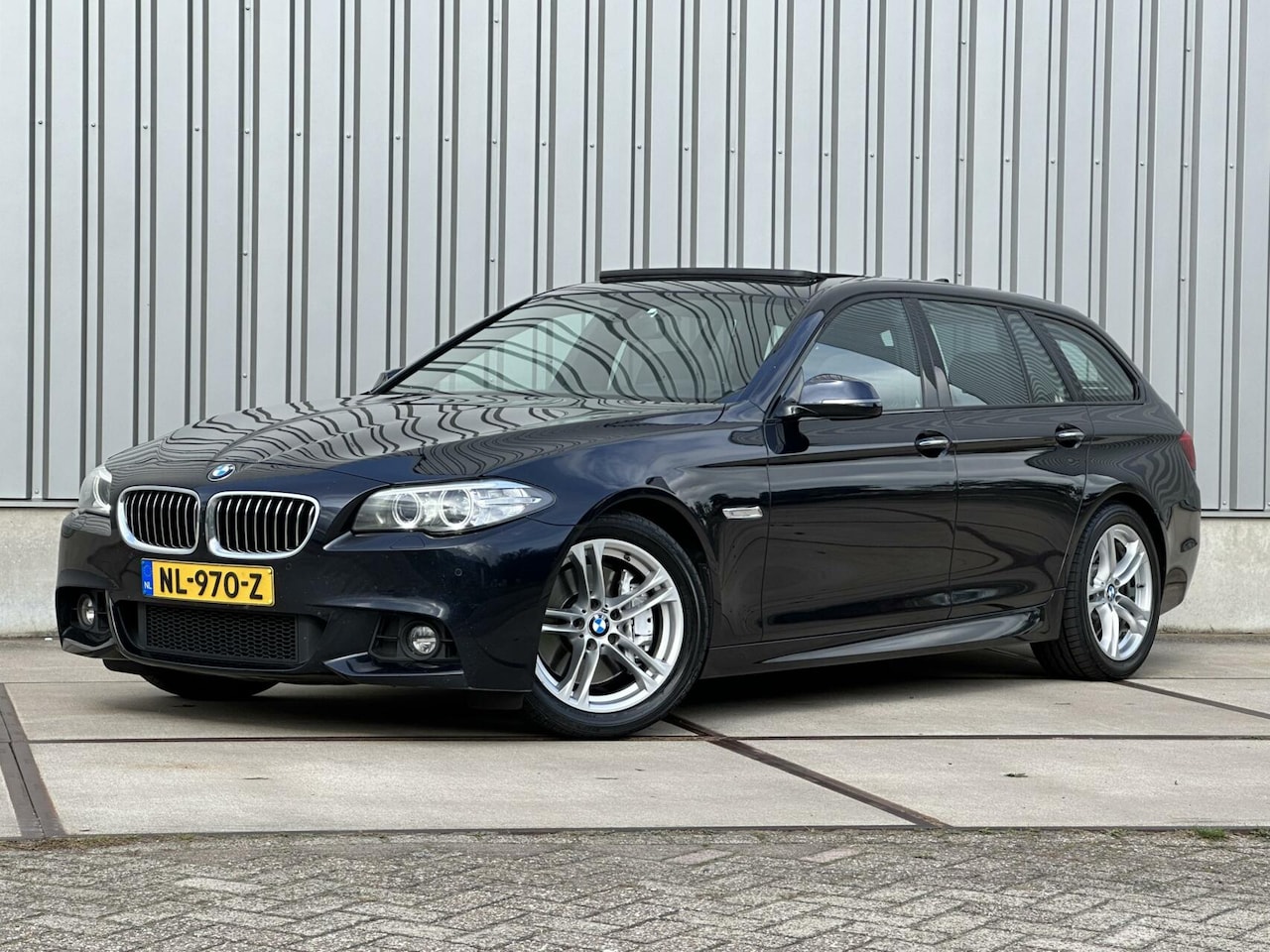 BMW 5-serie Touring - 528i M Sport Edition Panoramadak - Leder Dashboard - Volle Auto - AutoWereld.nl