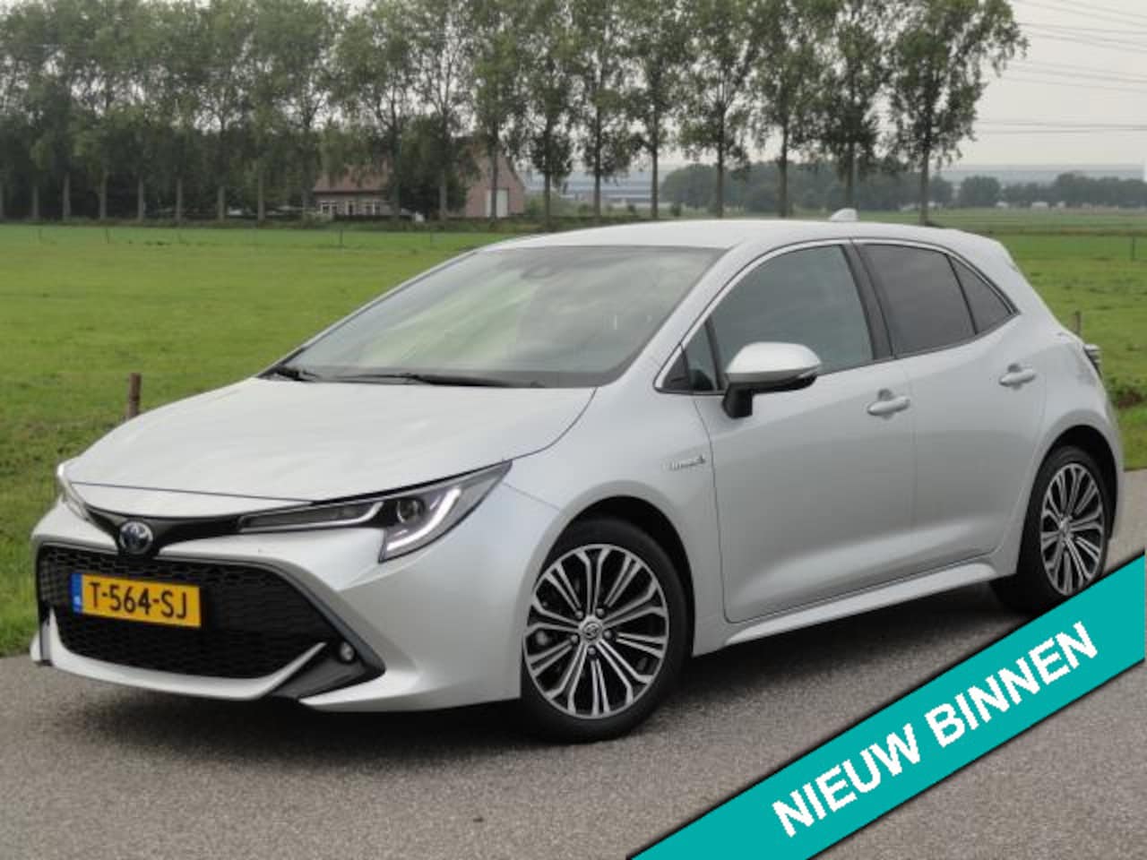 Toyota Corolla - 1.8 Hybrid Business Full LED / ECC / NAVIG / CAMERA - AutoWereld.nl