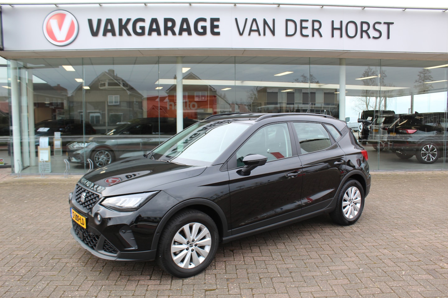 Seat Arona - 1.0-95pk TSI 'Style'. Handige hoogzitter, van vele gemakken voorzien ! Airco, navigatie, t - AutoWereld.nl