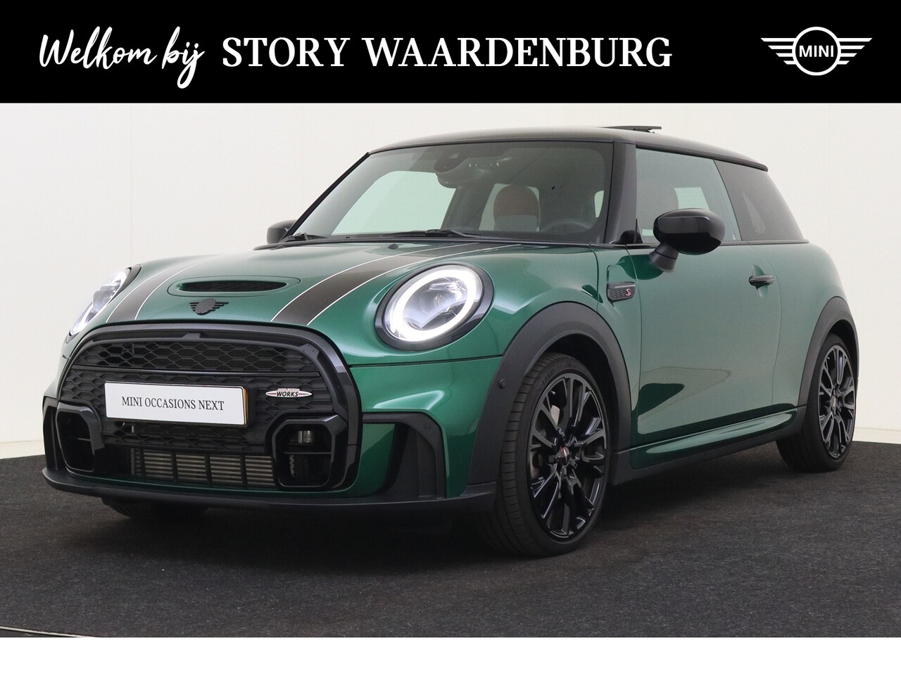 MINI Cooper S - Hatchback JCW Automaat / Panoramadak / Harman Kardon / LED / Sportstoelen / Stoelverwarmin - AutoWereld.nl