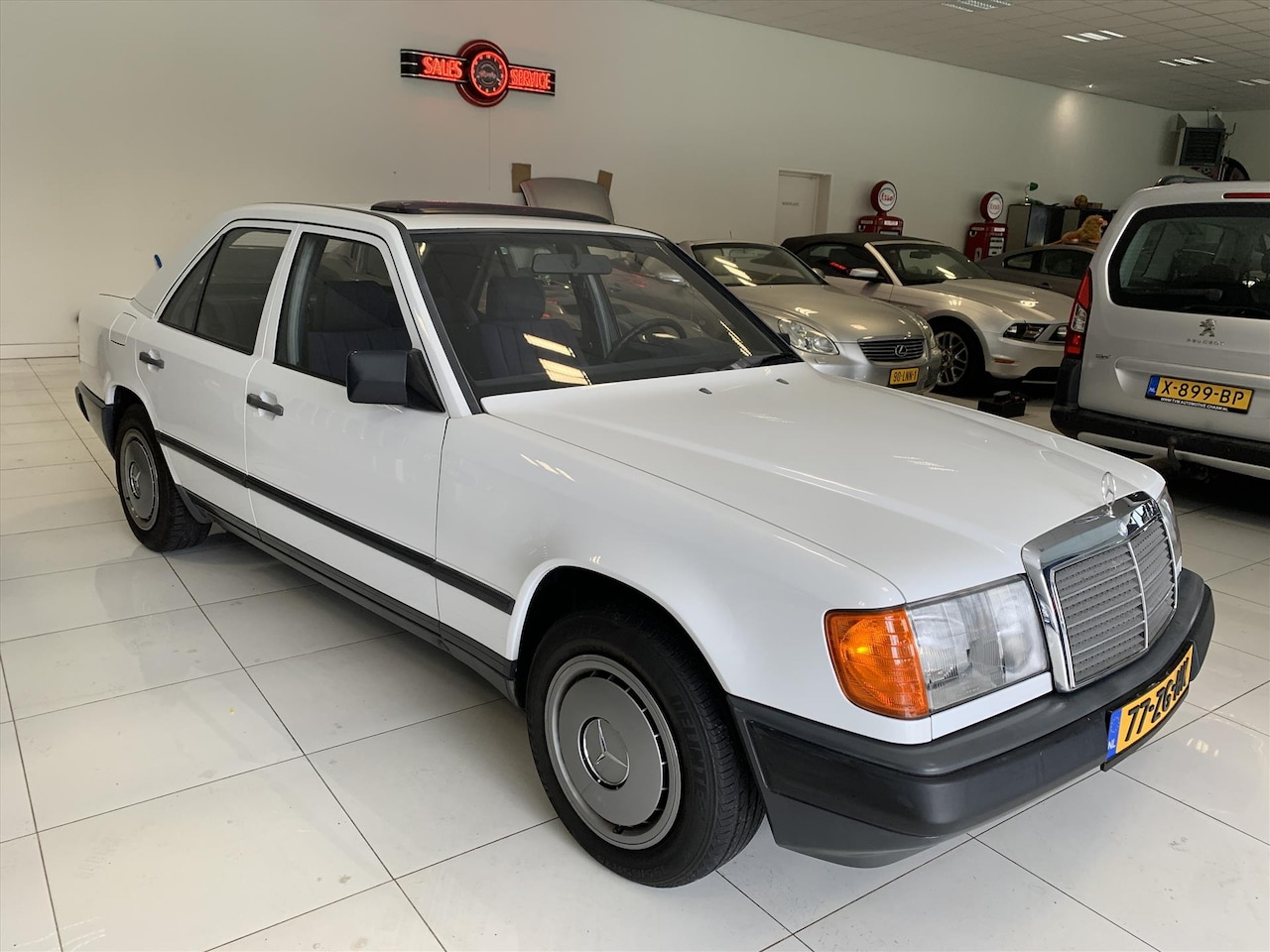 Mercedes-Benz 200-serie - 2.3 230 E DE VERKEERTIN CONCOURSSTAAT - AutoWereld.nl