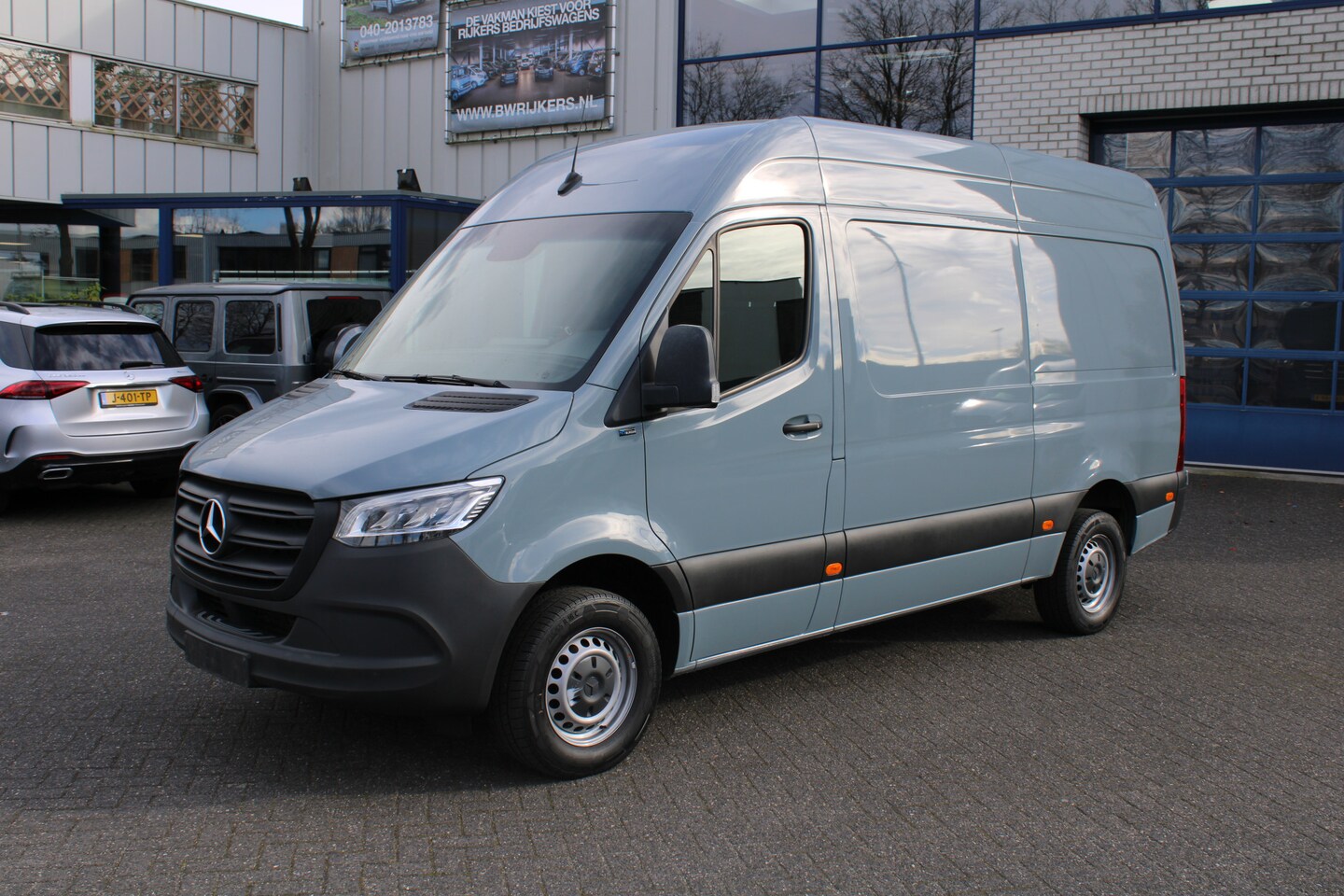 Mercedes-Benz Sprinter - 319 CDI L2H2 EURO VI-D MBUX met camera, LED, Aflegvak boven hemel - AutoWereld.nl