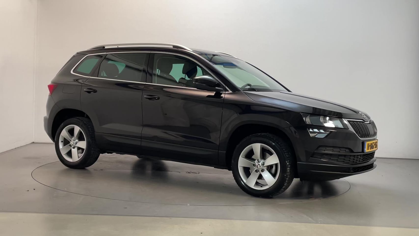 Skoda Karoq - 1.0 TSI DSG Ambition Business Navigatie Parkeersensoren DAB+ Stoelverwarming - AutoWereld.nl