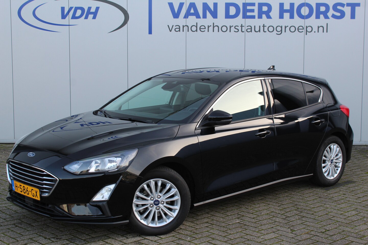 Ford Focus - 1.0-125pk EcoBoost Titanium. Volautm. airco dual, adaptive cruise cntrl, trekhaak, head-up - AutoWereld.nl