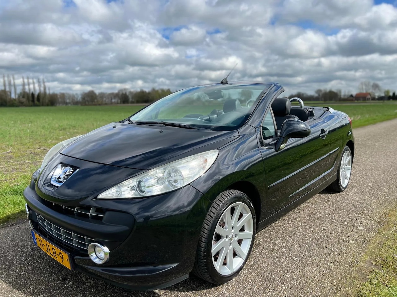 Peugeot 207 CC - 1.6 VTi Roland Garros ? Navi / Leder / NL Auto NAP - AutoWereld.nl