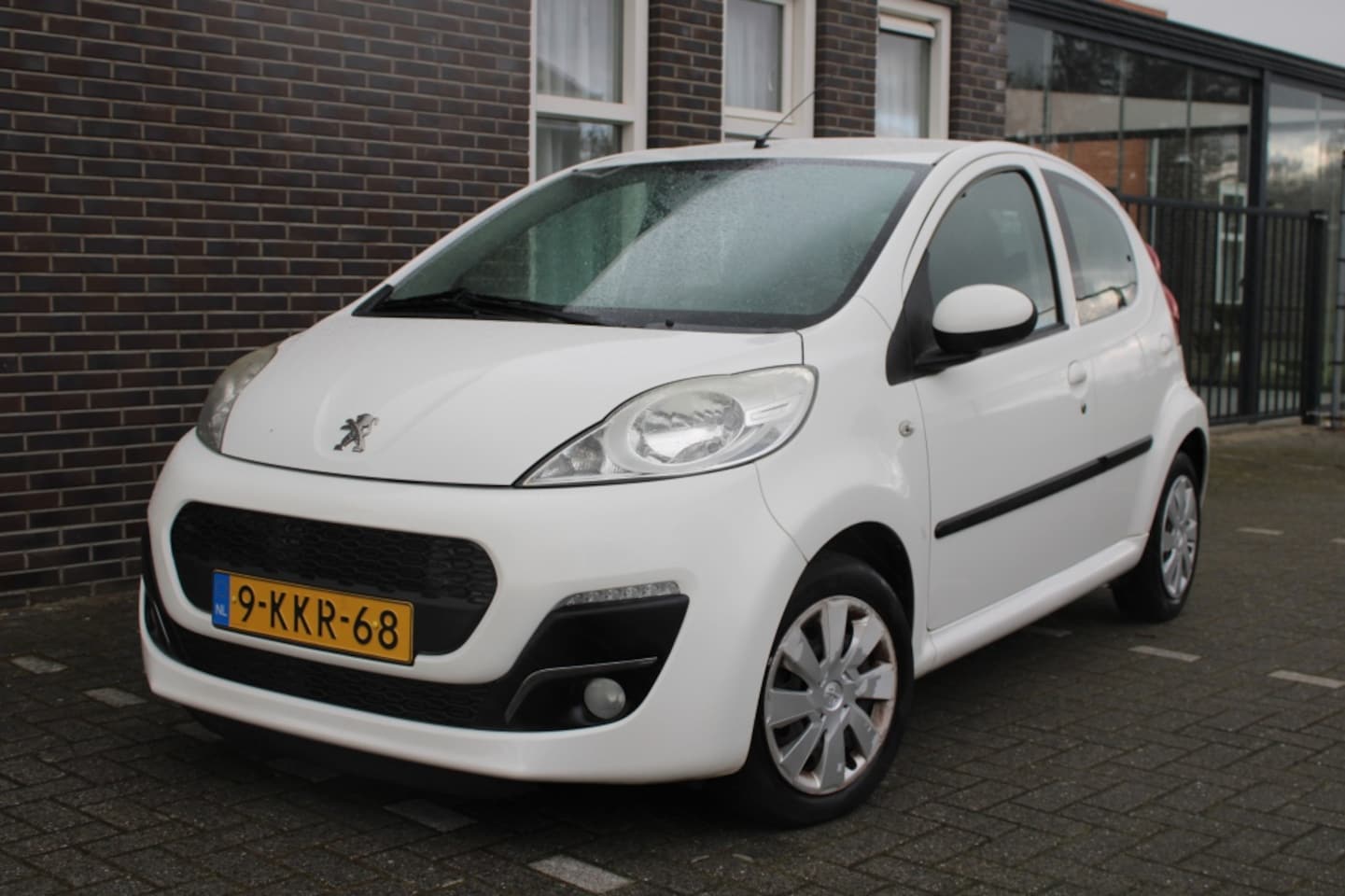 Peugeot 107 - 1.0 Active-5 drs - airco - Facelift (2013) - AutoWereld.nl