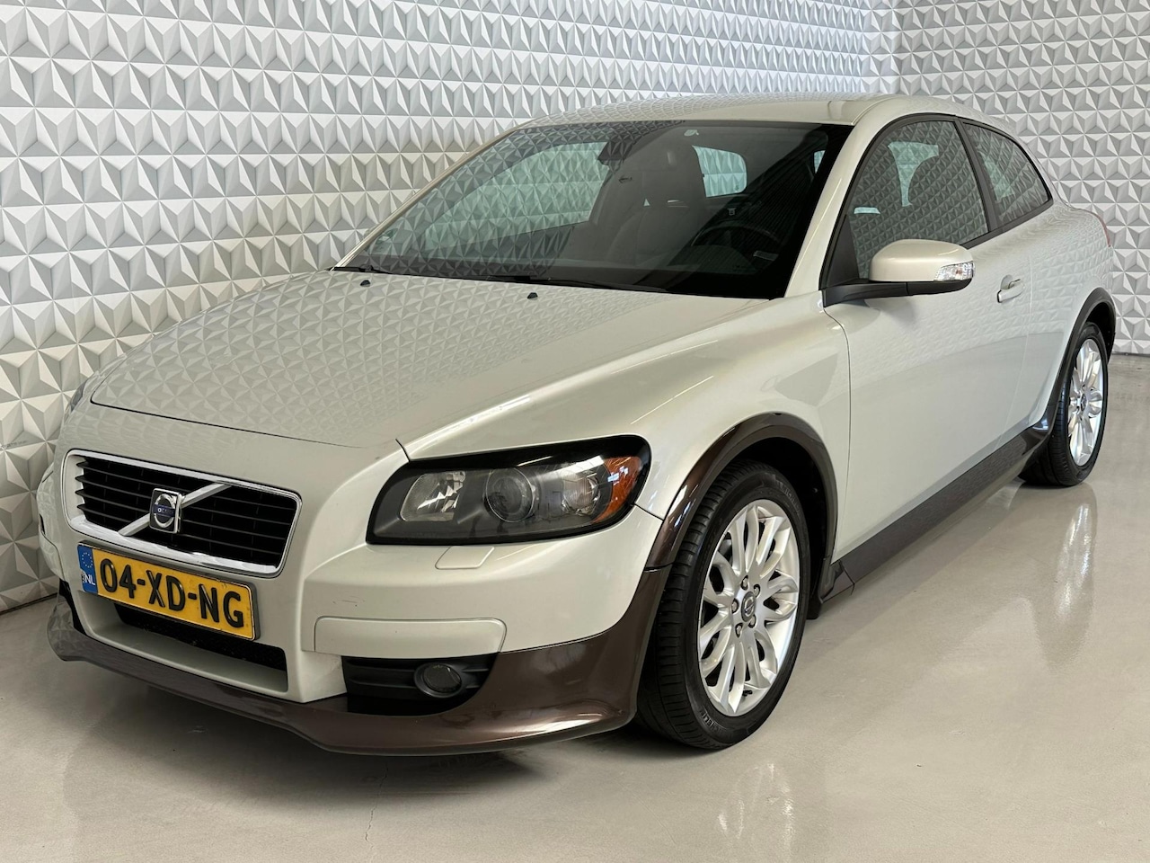 Volvo C30 - 2.0D Summum Leer + Navigatie + Xenon verlichting - AutoWereld.nl