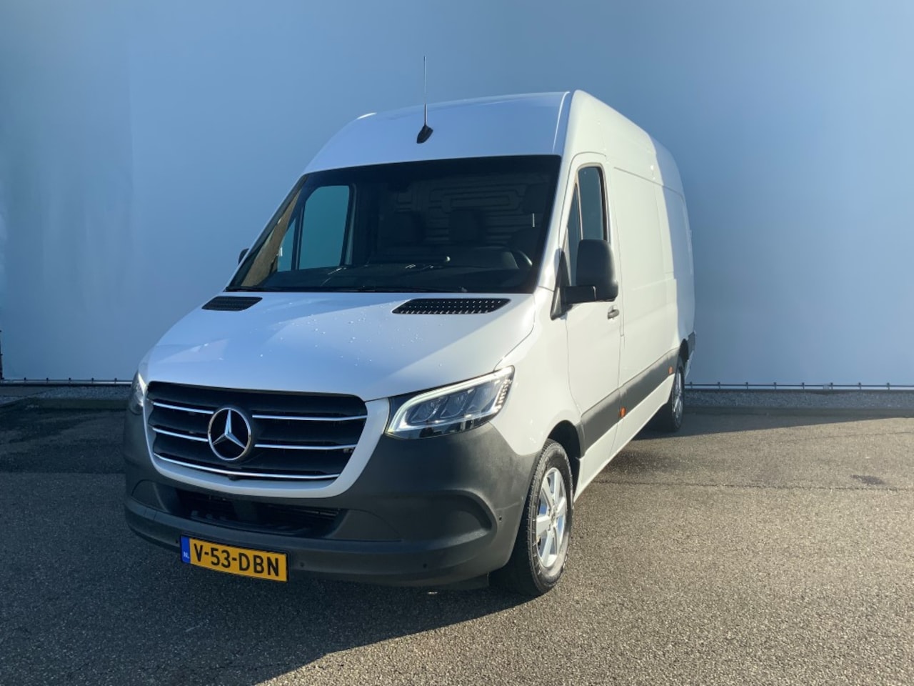 Mercedes-Benz Sprinter - 319 3.0 CDI 366 L2H2 Automaat Airco Cruise Groot Scherm 3 Zits Leer Trekhaak 2000 kg Euro - AutoWereld.nl