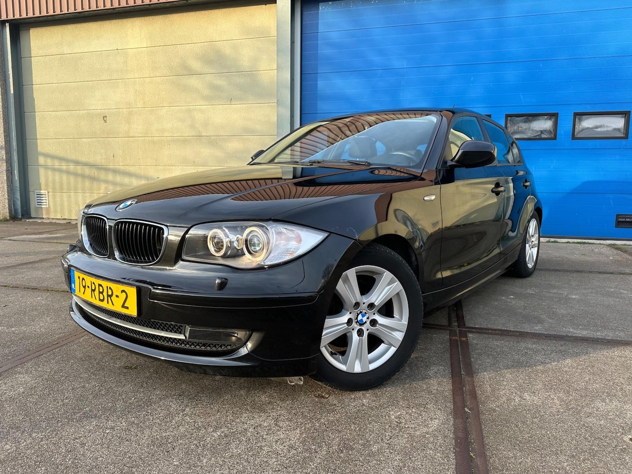 BMW 1-serie - 116i EffDyn. Ed. Business Line Ultimate Edition Airco! LEDER! 5-DRS! 2011 - AutoWereld.nl