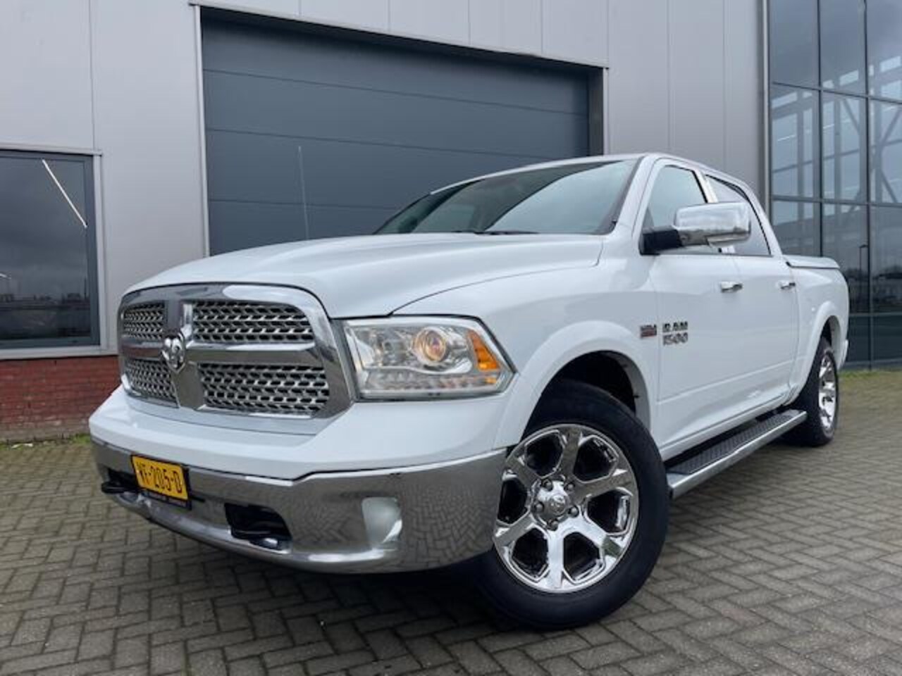 Dodge Ram 1500 - 5.7 V8 4x4 Crew Cab 5'7 Laramie 5.7 V8 4x4 Crew Cab 5'7 Laramie 300L Lpg - AutoWereld.nl