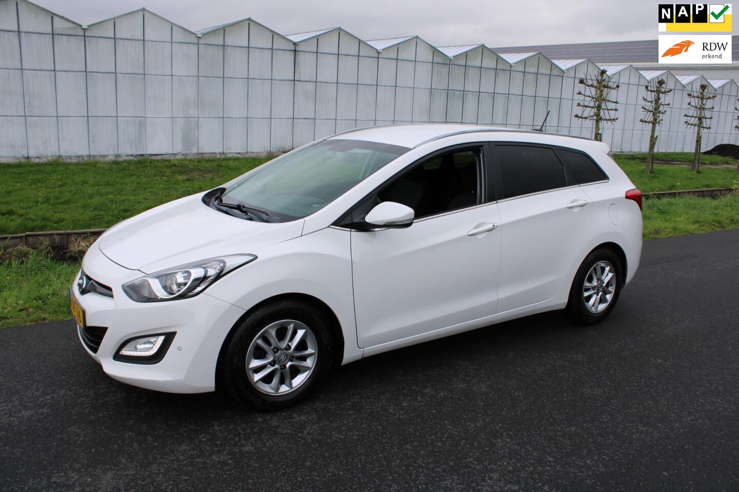 Hyundai i30 Wagon - 1.6 GDi Business Edition 1.6 GDI Business Edition - AutoWereld.nl