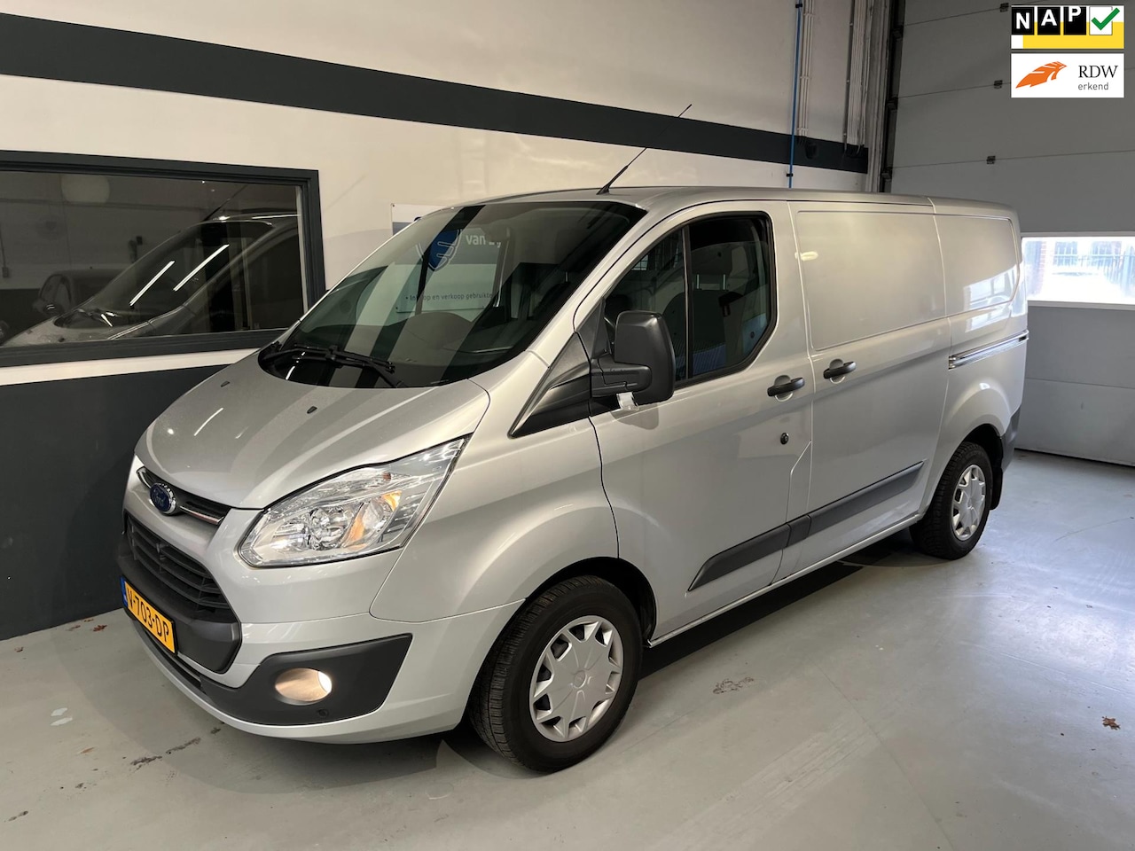 Ford Transit Custom - 290 2.0 TDCI L1H1 130PK!|Navi|Nieuwstaat - AutoWereld.nl